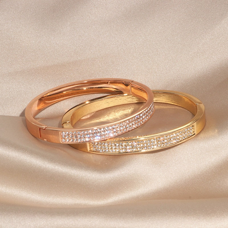 Exquisite classic-style rose gold plating and zinc alloy accents make this crystal cuff bangle a timeless wardrobe essential for women. Its fashionable design promises to remain a beloved favorite for years to come!