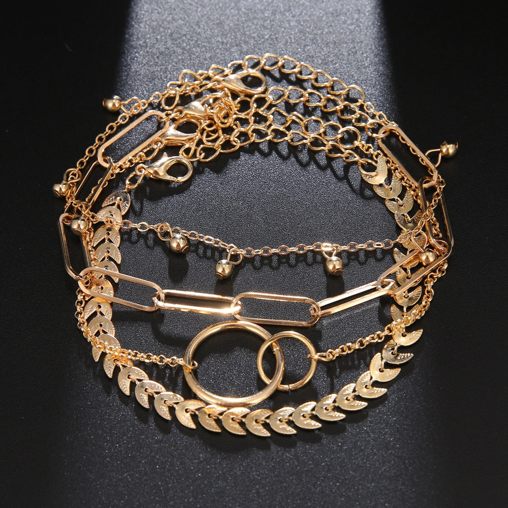 Experience high-quality beauty with our Punk Heavy Metal Crystal Lock Pendant Bracelet Set! Crafted with durable metal and zinc alloy, this eye-catching bracelet is sure to draw attention. It's perfect for the modern woman who loves unique fashion. Enjoy the link chain and special lock pendant for a look that's both timeless and cutting-edge.