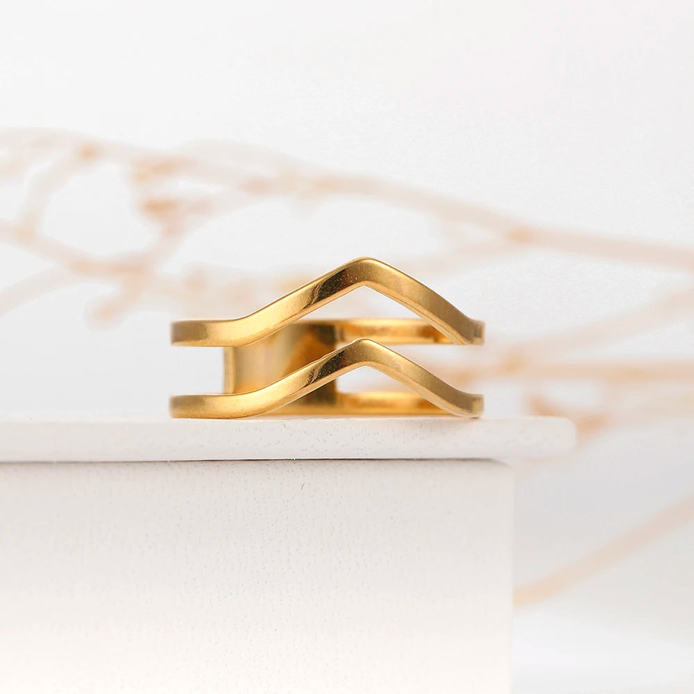 2025 Simple Geometrical Wave Ring Stainless Steel Gold Color Party Finger Rings Jewelry Birthday Gift for Women Girls