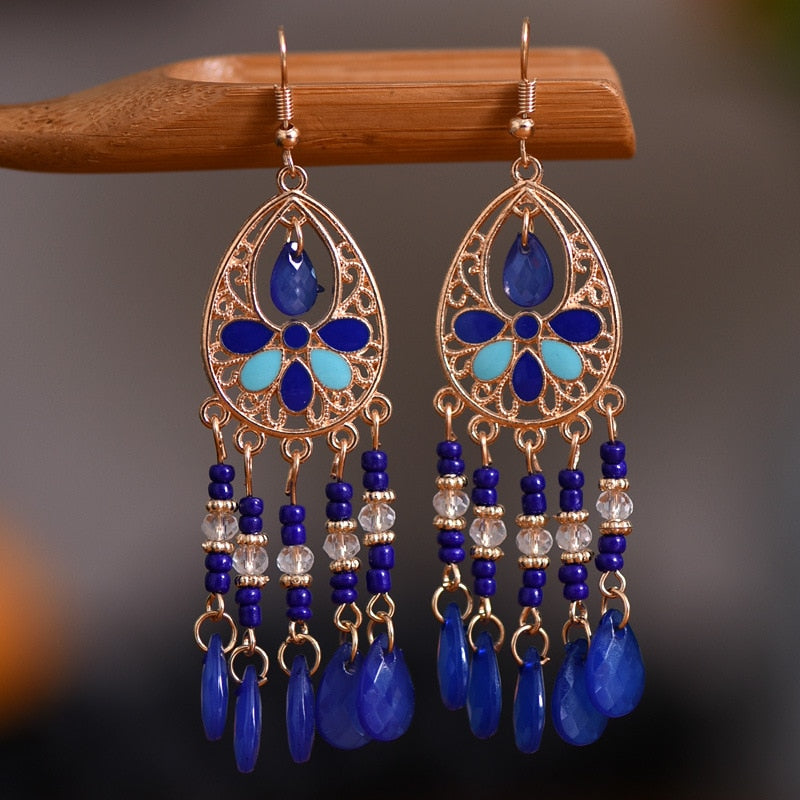These Bohema Ethnic Fringed Tassel Earrings boast a stylish geometric shape and are crafted with a glossy acrylic water drop. Women of all ages will love wearing these beautiful metal earrings.