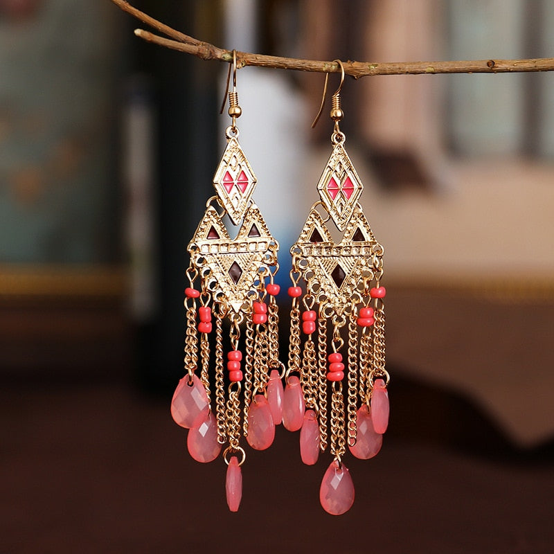 These Bohema Ethnic Fringed Tassel Earrings boast a stylish geometric shape and are crafted with a glossy acrylic water drop. Women of all ages will love wearing these beautiful metal earrings.