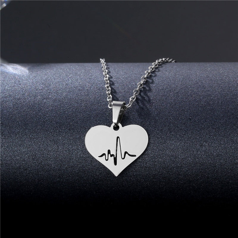 Enjoy the stylish, modern look of this stainless steel Long Chain Small Lightning Pendant Necklace! It's perfect for both men and women, and features a unique lightning modeling. The hardwearing link chain ensures long-lasting performance.