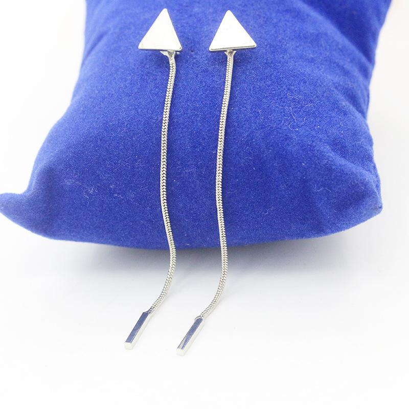 Explore the intricate details of these 7.5CM Triangle Chain Earrings! Boasting a beautiful bohemian-style design, this story-telling jewellery is crafted from exquisite metal alloy and shaped into a unique geometric pattern. A luxurious addition to any wardrobe, these fashionable drop earrings make the perfect statement piece.