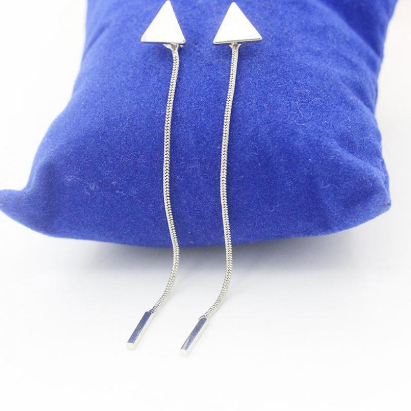 Explore the intricate details of these 7.5CM Triangle Chain Earrings! Boasting a beautiful bohemian-style design, this story-telling jewellery is crafted from exquisite metal alloy and shaped into a unique geometric pattern. A luxurious addition to any wardrobe, these fashionable drop earrings make the perfect statement piece.