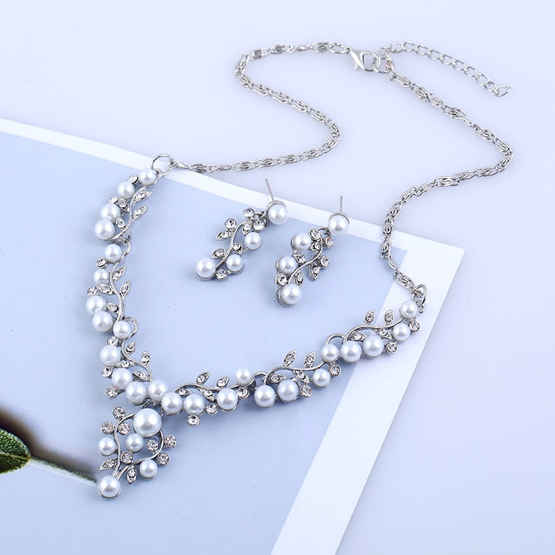 Classy Pearl Jewelry Set