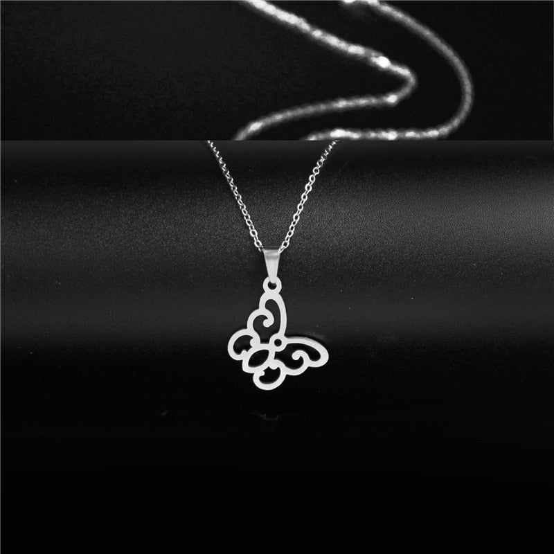Enjoy the stylish, modern look of this stainless steel Long Chain Small Lightning Pendant Necklace! It's perfect for both men and women, and features a unique lightning modeling. The hardwearing link chain ensures long-lasting performance.