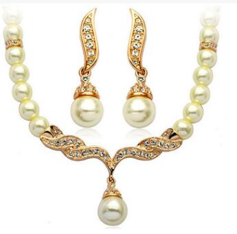 Classy Pearl Jewelry Set
