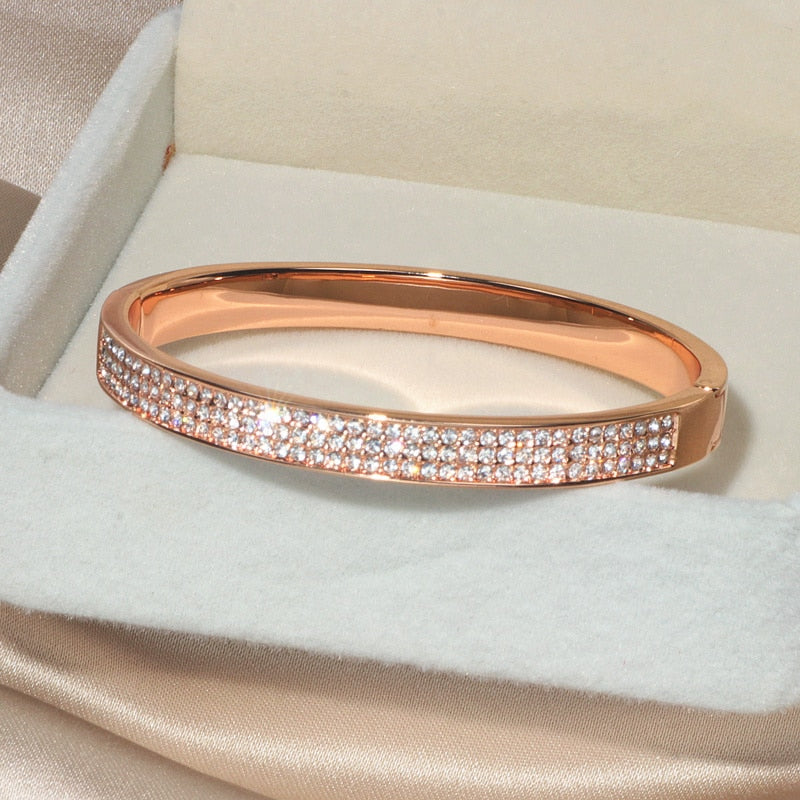 Exquisite classic-style rose gold plating and zinc alloy accents make this crystal cuff bangle a timeless wardrobe essential for women. Its fashionable design promises to remain a beloved favorite for years to come!