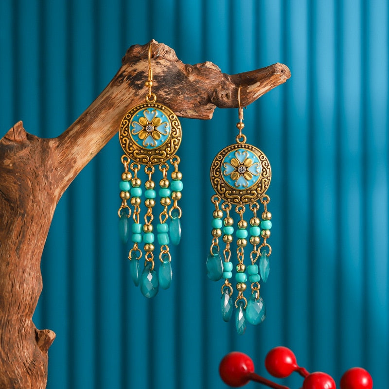These Bohema Ethnic Fringed Tassel Earrings boast a stylish geometric shape and are crafted with a glossy acrylic water drop. Women of all ages will love wearing these beautiful metal earrings.
