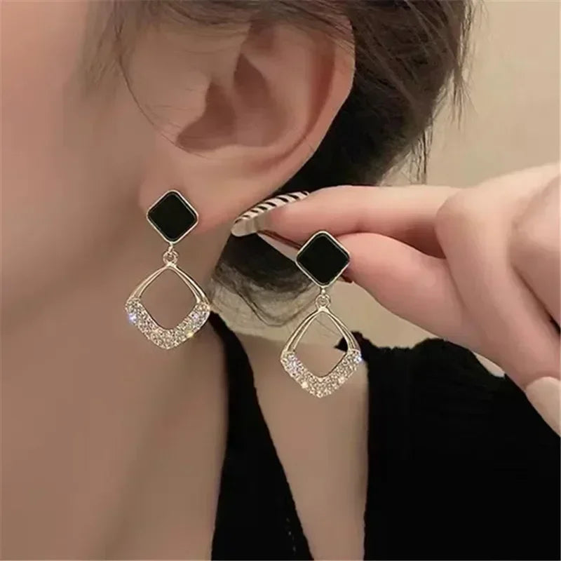 The latest fashion trend of these stunning Zircon Leaf Earrings, featuring a unique and elegant design. Perfect for weddings, parties, or as a premium gift for women who appreciate exquisite jewelry.