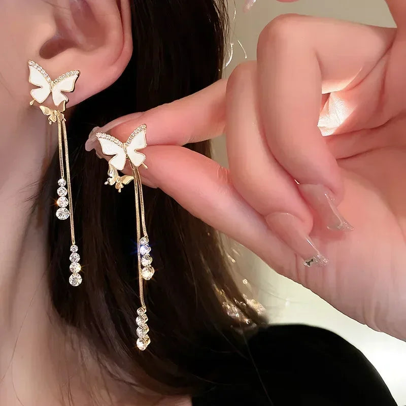 The latest fashion trend of these stunning Zircon Leaf Earrings, featuring a unique and elegant design. Perfect for weddings, parties, or as a premium gift for women who appreciate exquisite jewelry.