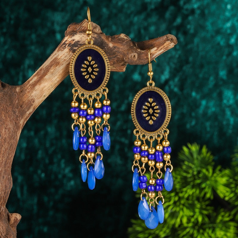 These Bohema Ethnic Fringed Tassel Earrings boast a stylish geometric shape and are crafted with a glossy acrylic water drop. Women of all ages will love wearing these beautiful metal earrings.