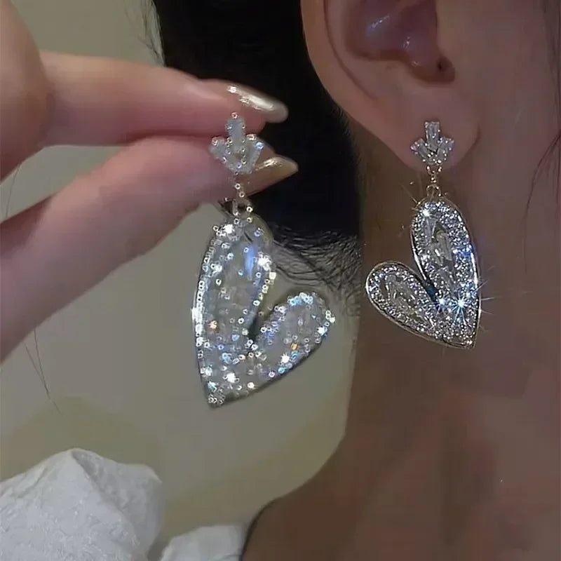 The latest fashion trend of these stunning Zircon Leaf Earrings, featuring a unique and elegant design. Perfect for weddings, parties, or as a premium gift for women who appreciate exquisite jewelry.