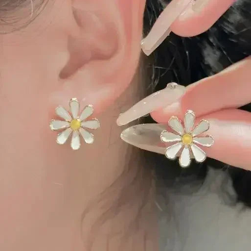 The latest fashion trend of these stunning Zircon Leaf Earrings, featuring a unique and elegant design. Perfect for weddings, parties, or as a premium gift for women who appreciate exquisite jewelry.