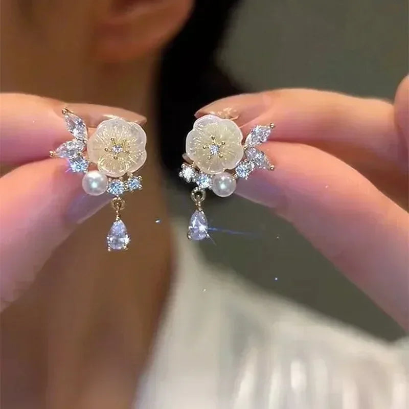 The latest fashion trend of these stunning Zircon Leaf Earrings, featuring a unique and elegant design. Perfect for weddings, parties, or as a premium gift for women who appreciate exquisite jewelry.