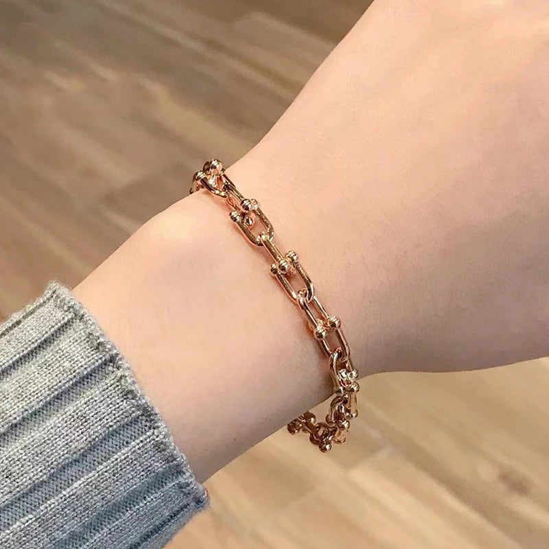 1:1 Women's High-end Luxury Jewelry 925 Sterling Silver Fashion Horseshoe Buckle U-shaped Bracelet Party Holiday Gift