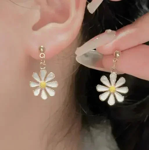 The latest fashion trend of these stunning Zircon Leaf Earrings, featuring a unique and elegant design. Perfect for weddings, parties, or as a premium gift for women who appreciate exquisite jewelry.