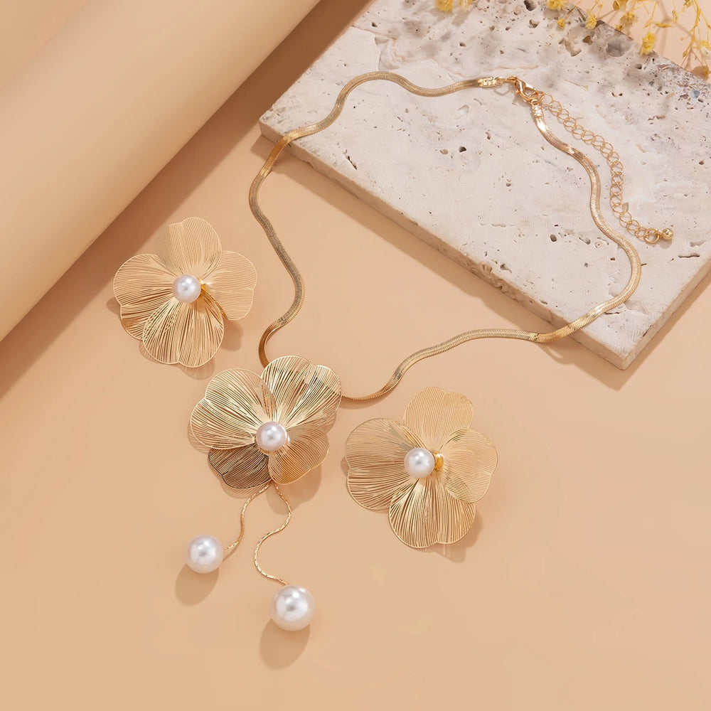 Romantic Flower Petal Imitation Pearl Pendant Choker Necklace Stud Earrings Women Trendy Kpop Snake Chain Jewelry Set