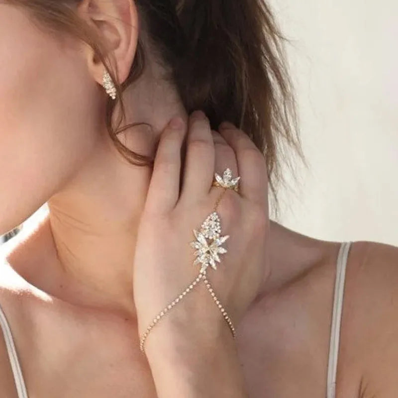 Bridal Crystal Ring Bracelet Chain Wedding Jewelry for Women Fashion Rhinestone Finger Bracelet Wrist Chain Party