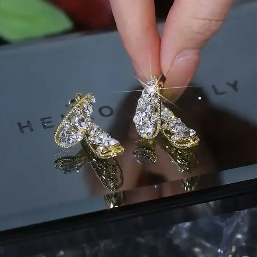 The latest fashion trend of these stunning Zircon Leaf Earrings, featuring a unique and elegant design. Perfect for weddings, parties, or as a premium gift for women who appreciate exquisite jewelry.