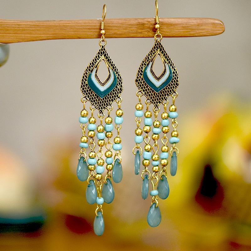 These Bohema Ethnic Fringed Tassel Earrings boast a stylish geometric shape and are crafted with a glossy acrylic water drop. Women of all ages will love wearing these beautiful metal earrings.
