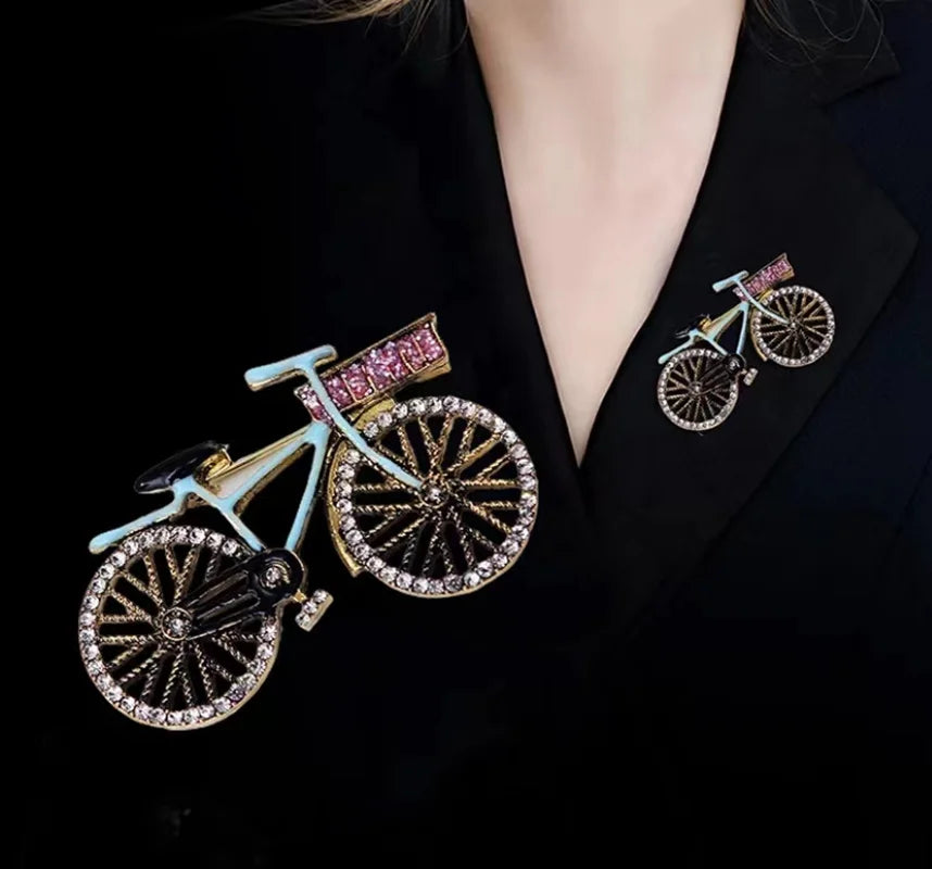 This enamel brooch is a unique and stylish accessory for cyclists. With its vintage bicycle shape and creative colors, it adds a touch of creativity to any outfit. The rhinestone and metal details enhance its elegance, making it a perfect gift for jewelry lovers.