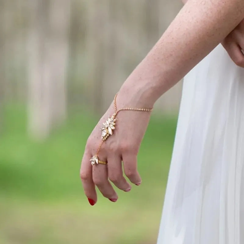 Bridal Crystal Ring Bracelet Chain Wedding Jewelry for Women Fashion Rhinestone Finger Bracelet Wrist Chain Party