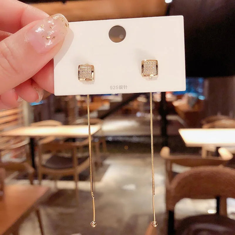 2025 New Inlaid Rhinestone Pearl Stud Earrings Women Personality Fashion Unique Design Earrings Wedding Jewelry Birthday Gift