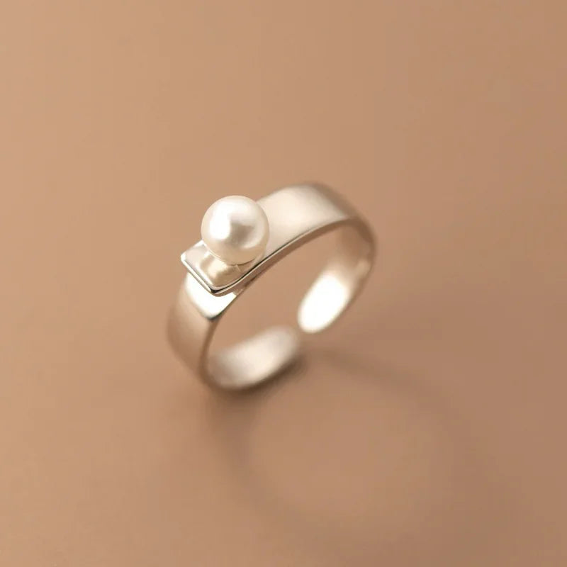 Luxury Fashion Jewelry Simple Smooth Pearl Women's Ring Bride's Wedding and Engagement Gifts Costume Jewelery Woman Female Ring