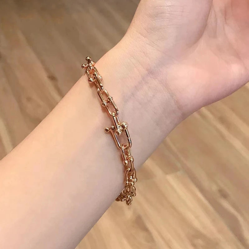 1:1 Women's High-end Luxury Jewelry 925 Sterling Silver Fashion Horseshoe Buckle U-shaped Bracelet Party Holiday Gift